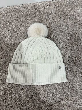 Lululemon Cable Knit Pom Pom Beanie